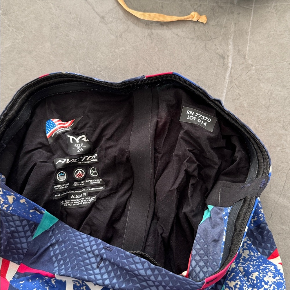 TYR avictor tech suit size 26 - Picture 3 of 3